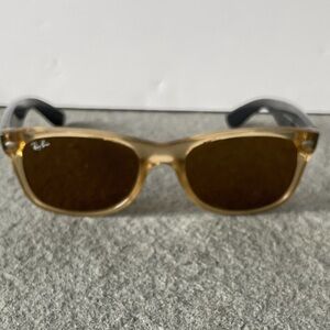 Ray-Ban Wayfarer Sunglasses with Brown Lenses